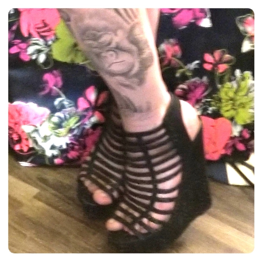 Shoespie Black Caged Wedges